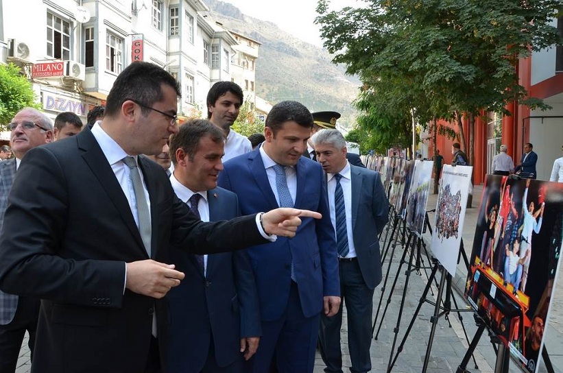 Gümüşhane Valisi ’15 Temmuz Milli İradenin Yükselişi’ Fotoğraf Sergisini Gezdi.