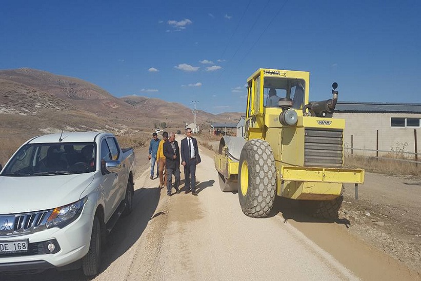 Kaymakam Yavuz Kaş Köyümüzde Yapılmakta Olan Asfalt Yol Çalışmalarını İnceledik