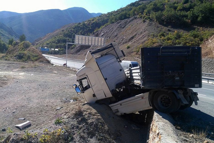 Torul da meydana gelen 2 ayrı trafik kazasında 3 kişi yaralandı.