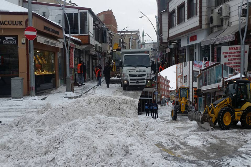 Kelkit’te Yoğun Kar Yağışı Devam Ediyor