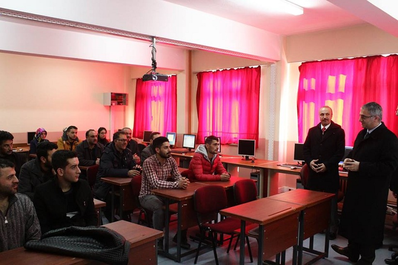 Kaymakam Yavuz 4 gün Sürecek Olan Uygulamalı Girişimcilik Kursunu Ziyaret Etti