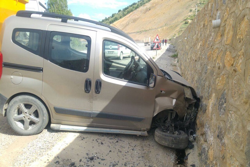 Dikkatsiz Şerit Değiştirme Kazaya Sebep Oldu