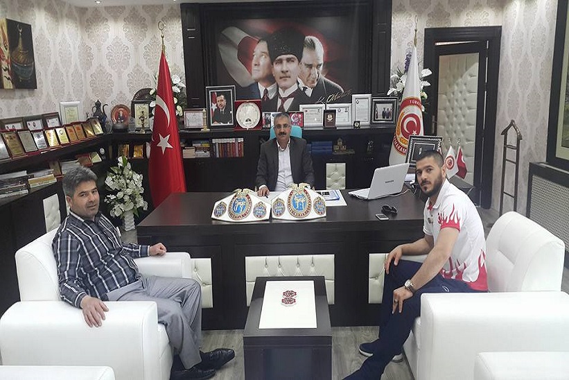 Waka Kickboks 2.Tekrar Dünya Şampiyonu Hüsnü Sarı Kaymakam Yavuz’u Ziyaret Etti