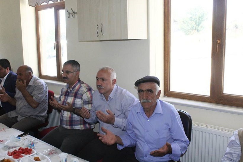 Kaymakam Yavuz Sadak Köyü Gazimiz Dursun Başal’ın Hac Yemeğine Katıldı.