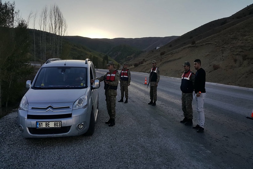 Kelkit Jandarma Ekipleri Yolları Boş Bırakmıyor