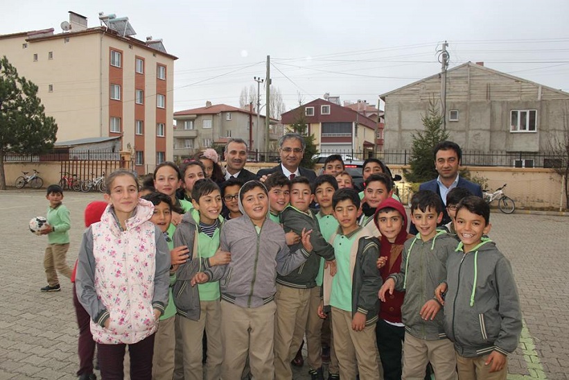 Kaymakam Yavuz Beraberindekilerle Behiye Mustafa Doğan Ortaokulu’nu Ziyaret Etti