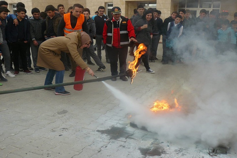 Kelkit te Uygulamalı Yangın Söndürme Tatbikatı Teorik Ve Pratik Bilgiler Verilmeye Devam Ediyor