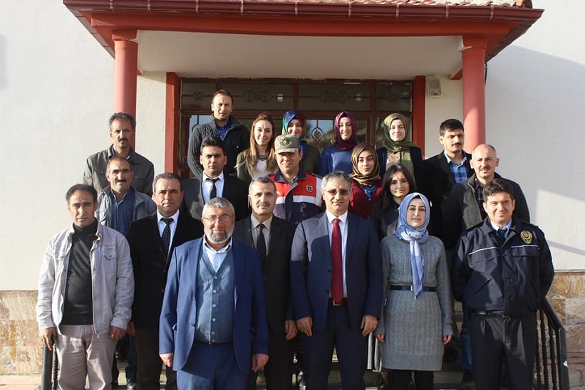 Kaymakam Yavuz Beraberindekilerle Gümüşgöze Orta Okulunu Ziyaret Ettiler