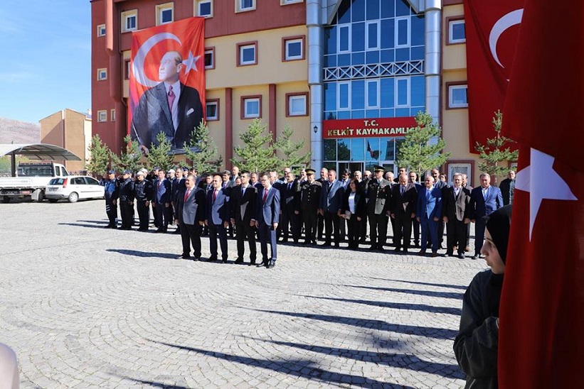 29 Ekim Cumhuriyet Bayramı Çelenk Koyma Töreni İle Başladı.