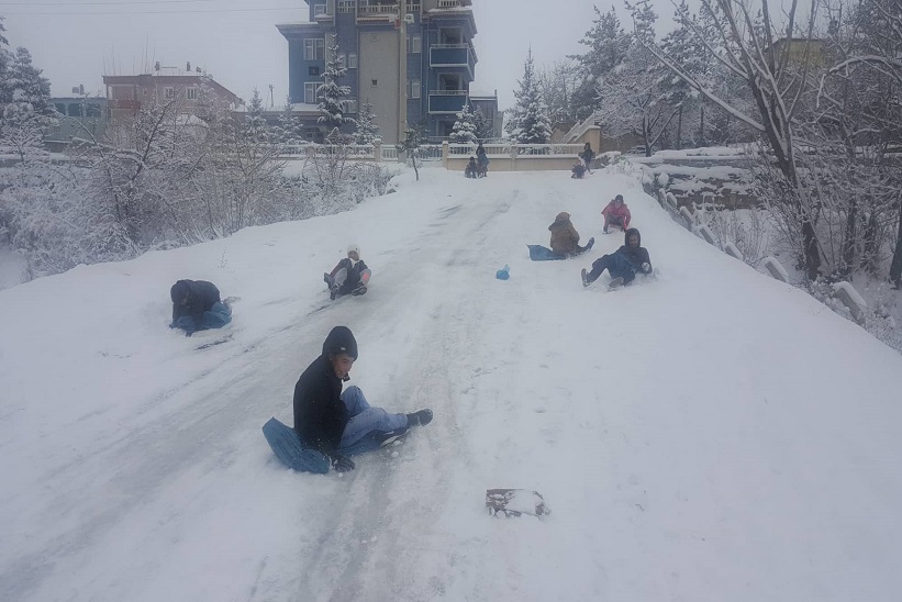 Öğrenciler Karın Keyfini Çıkardılar.