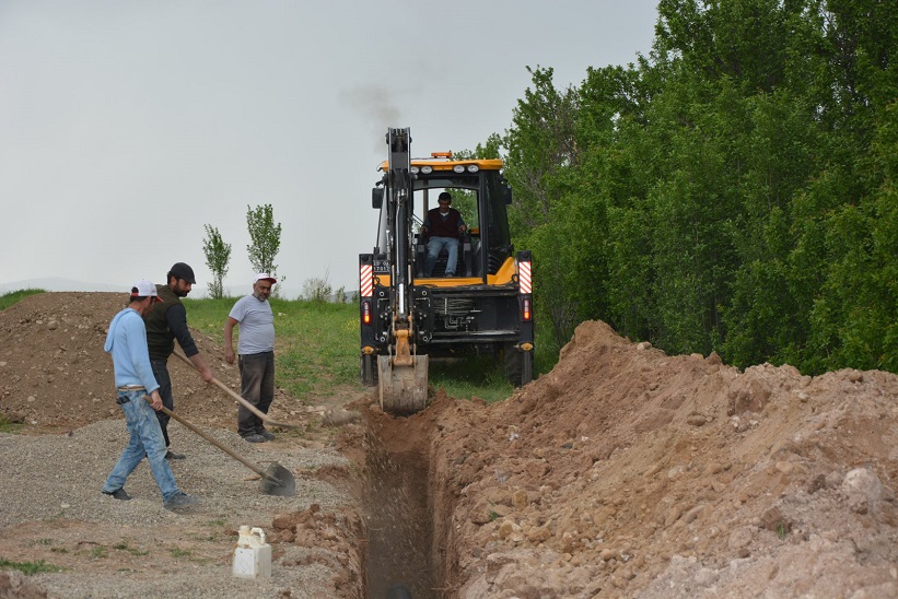 Başkan Aziz Nas Kanalizasyon Ve İçme Suyu Çalışmalarına Devam Ediyoruz