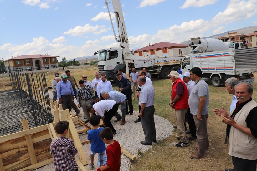 Hayırsever Vatandaşlarımızın Yapımını Üstlendiği Cami Temel Atma Töreni Gerçekleşti.