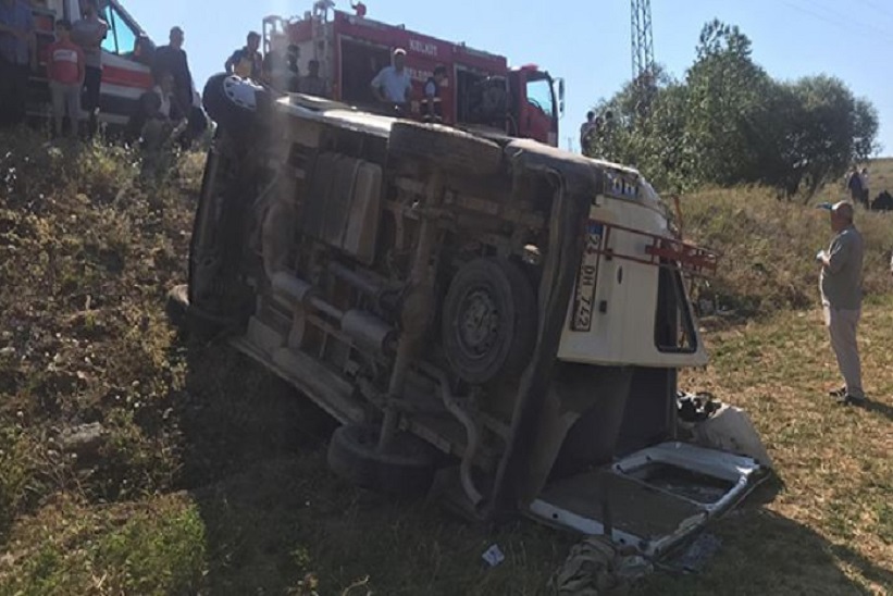 Trafik Kazasında 1 Kişi Öldü 18 Kişi Yaralandı.