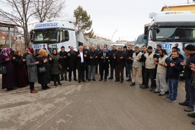 Yardım Taşıyan Tırlar Dualarla Uğurlandı.