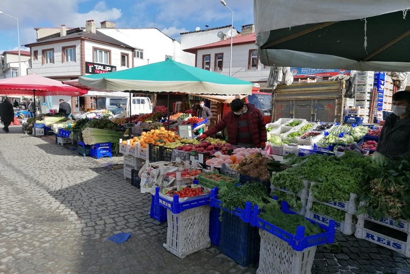 Başkan Nas Kurulan Pazarda Genelgeler Çerçevesinde Çeşitli Düzenlemeler Yaptık.