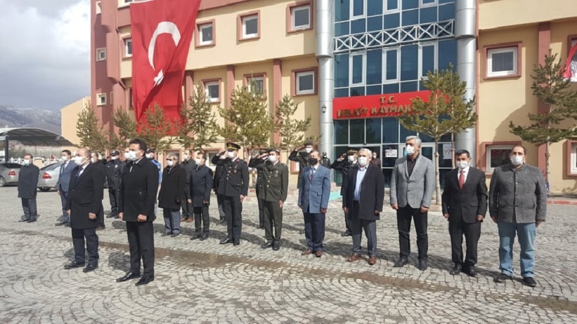 Şehitler İçin Saygı Duruşu ve İstiklal Marşı Okundu