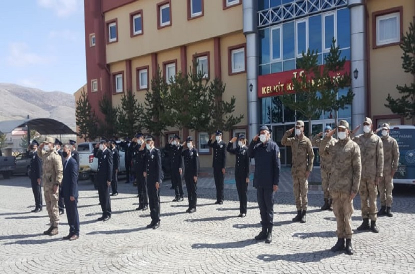 Polis Ve Asker Kutlamayı Birlikte Yaptı