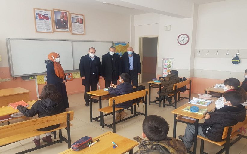 Çiftlik İlkokulunda Deprem ve Tahliye Tatbikatı Yapıldı