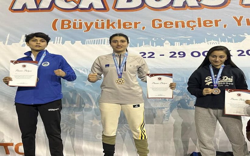 Feyzanur Azizoğlu 8.Kez Türkiye Kick Boks Şampiyonu Oldu