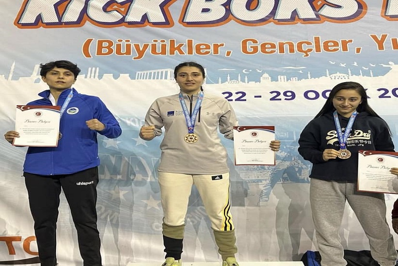 Feyzanur Azizoğlu 8.Kez Türkiye Kick Boks Şampiyonu  Oldu