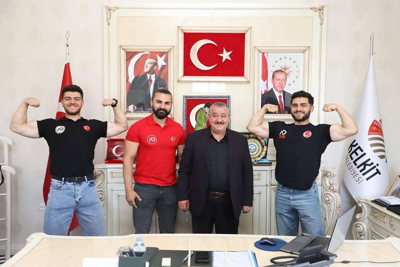 BAŞKAN ÜNAL YILMAZ DERECE YAPAN SPORCULARI TEBRİK ETTİ.