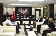 İLÇEDE GÖREVİNE BAŞLAYAN KAYMAKAM ZİYARETÇİ AKININA UĞRUYOR.