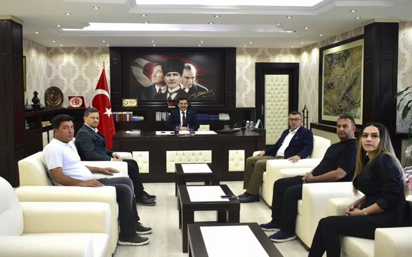 İLÇEDE GÖREVİNE BAŞLAYAN KAYMAKAM ZİYARETÇİ AKININA UĞRUYOR.