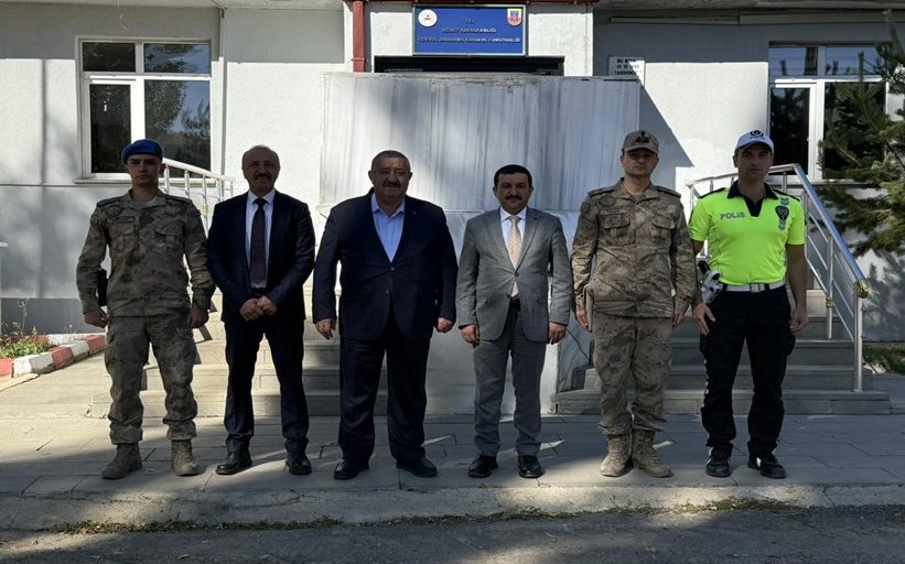 BAŞKAN YILMAZ VE BERABERİNDEKİLERDEN YENİYOL JANDARMA KARAKOLUNA ZİYARET.