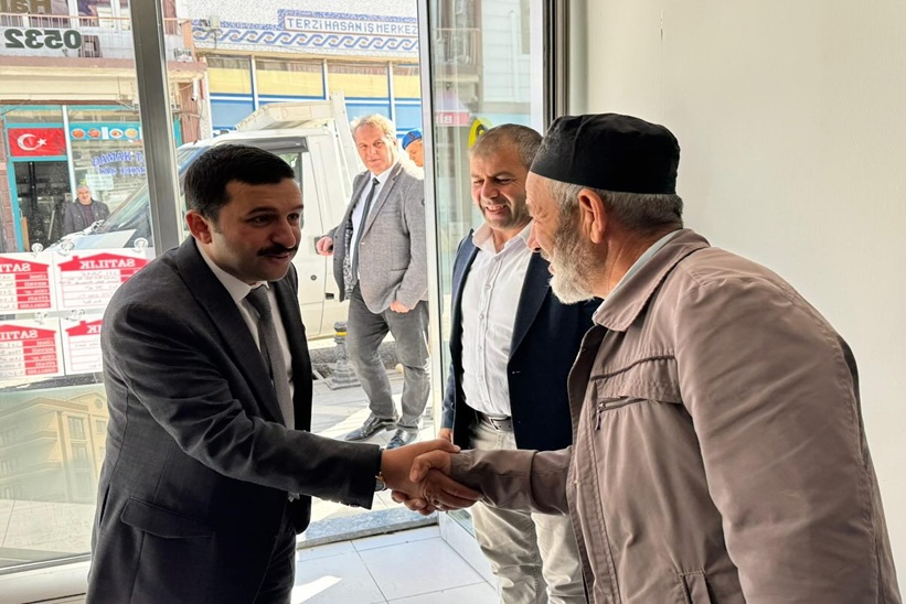 İLÇE KAYMAKAMI VATANDAŞLARLA BULUŞUYOR.